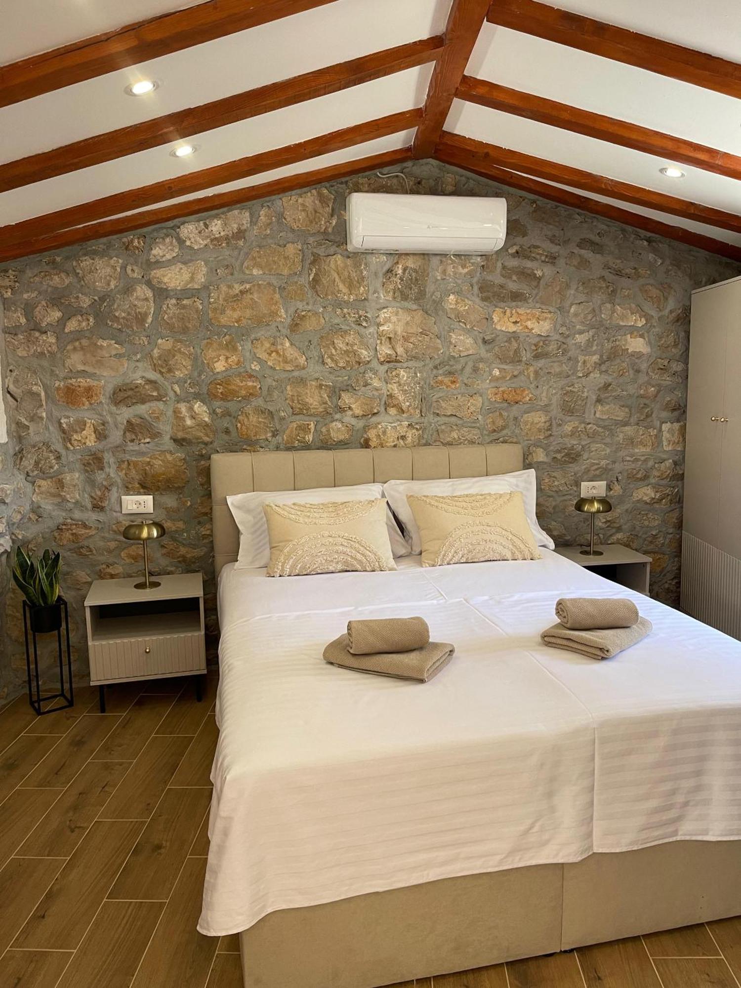 Monte Cristo Wines & Rooms Kuna Peljeska Luaran gambar